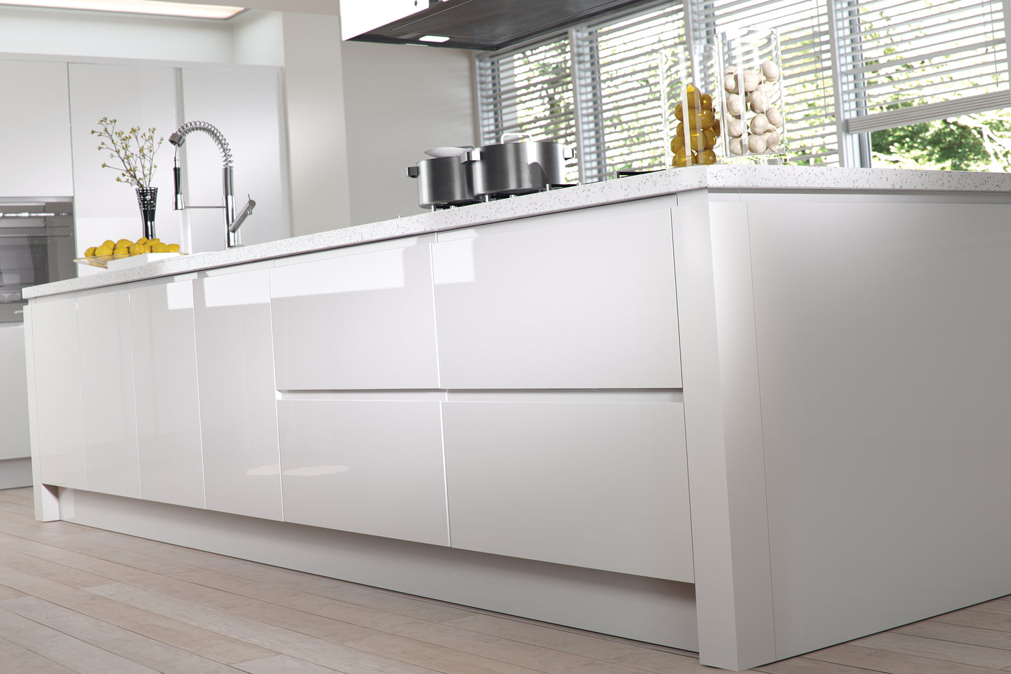 Strada Gloss Handless Kitchen